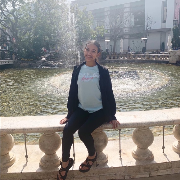Meet your Posher, Alyssa - Picture 1 of 1